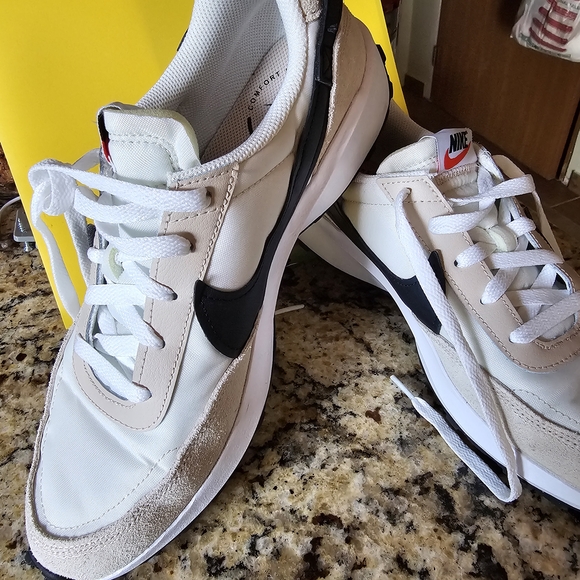 Nike Cream and Black Athletic Shoes - Picture 2 of 6